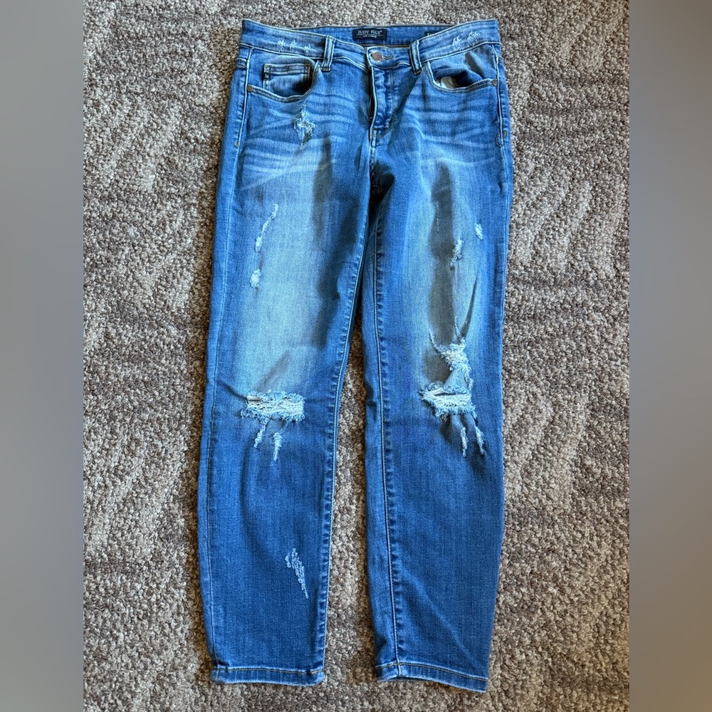 Women's Judy Blue Distressed Crop capris Jeans. Relaxed fit. Size 13/31
